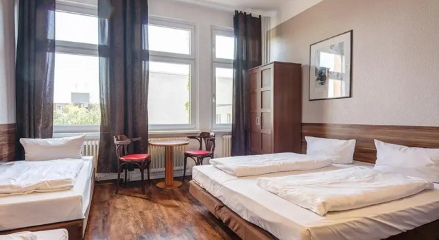 Четырёхместный номер Standard Potsdamer Inn