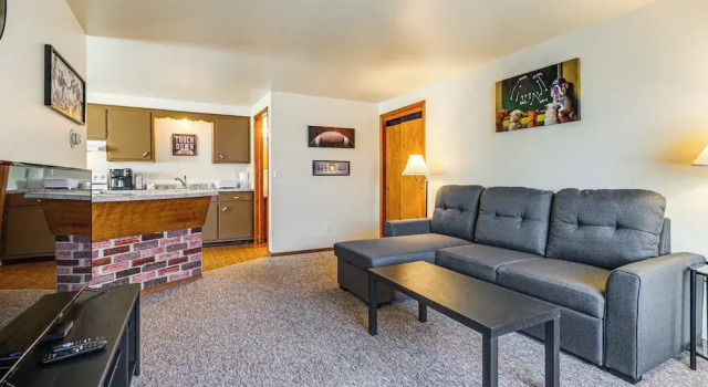 Апартаменты 2 Mi to Dwtn Green Bay: Ideally Located Townhome!