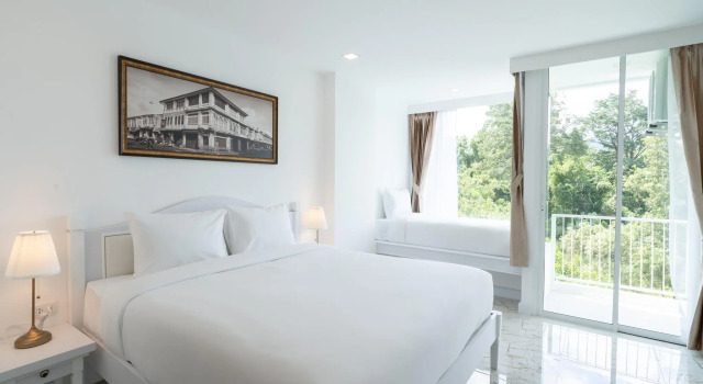 Трёхместный номер Deluxe B2 Phuket Premier Hotel