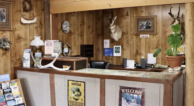 Rocky Mountain Lodge, Varaa Hotelli  