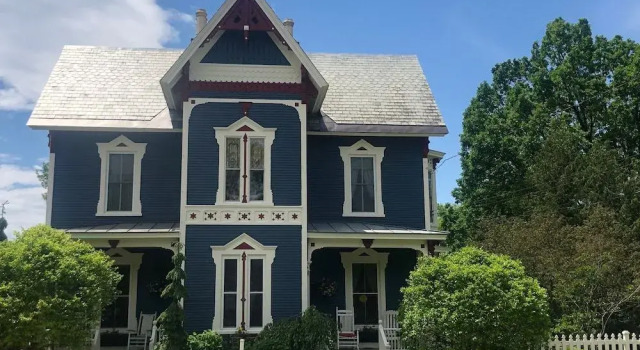 Back Inn Time Bed & Breakfast, Varaa Hotelli Hotellit New England uima-altaalla, Uima-allas