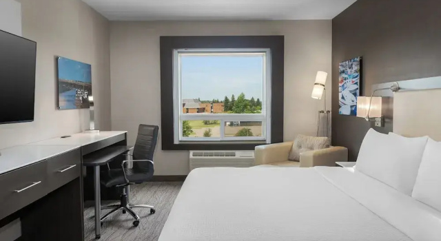 Двухместный люкс Holiday Inn Express & Suites Cold Lake by IHG