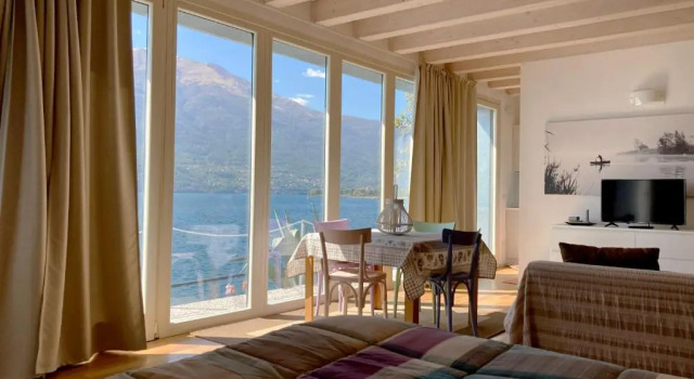 Unique waterfront private house at Como lake, Book Vacation Home Villas in Dervio, Villa