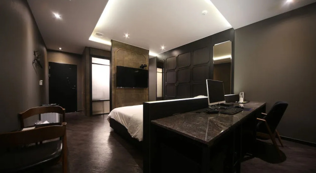 Студия Deluxe Brown Dot Hotel Beomil