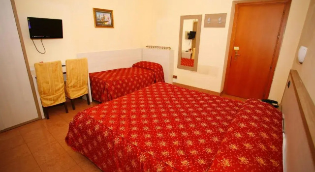 Трёхместный номер Hotel Adler