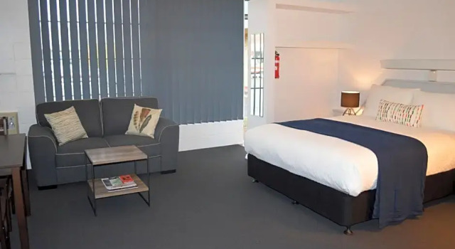 Трёхместная студия Standard Penguin Seaside Motel