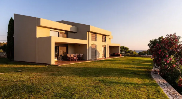 Villa Idyle-Luxury Beachfront Property