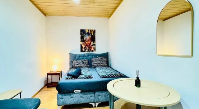4BR Stay for up to 12 Near to FAC Platz, Book Apartment Vienna Austria, near Floridsdorf