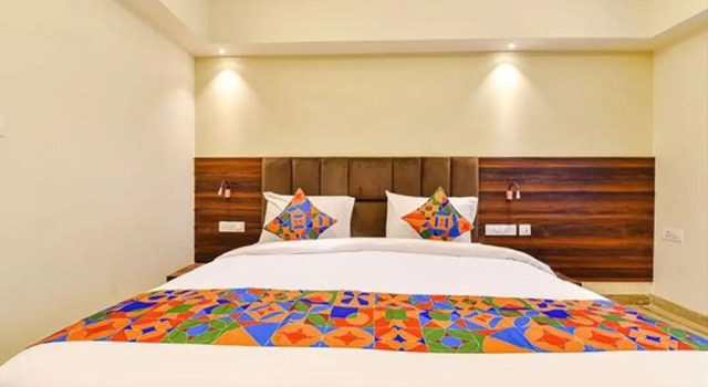 Номер Premium Fabhotel Prime Pink City Park