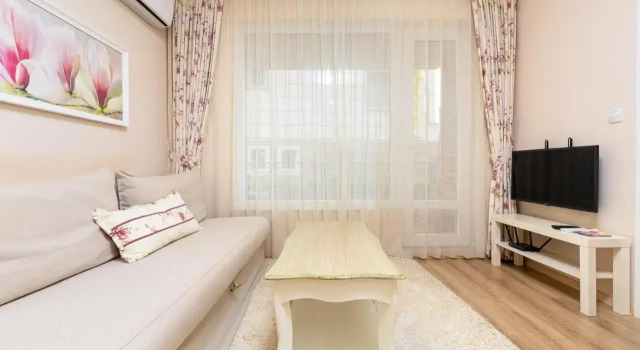 Bright & Cozy 1BD Flat with a Charming Terrace