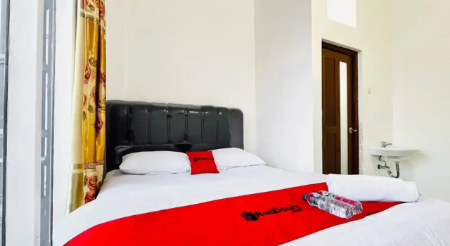 Номер Deluxe RedDoorz at Orien Guesthouse Pematang Siantar