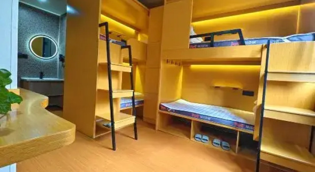 Кровать в общем номере Youth Hostel (Shanghai Global Harbor)