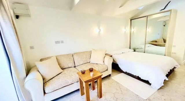 Stunning 1-bed Studio in Greenford