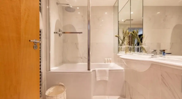 The Crystal Quarters - Modern Bright 2bdr Apartment