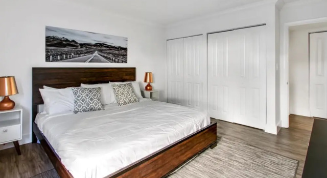 Modern 1BR in Coconut Grove by Sonder, Varaa Hotelli Hotellit Miami Beach uima-altaalla, Uima-allas