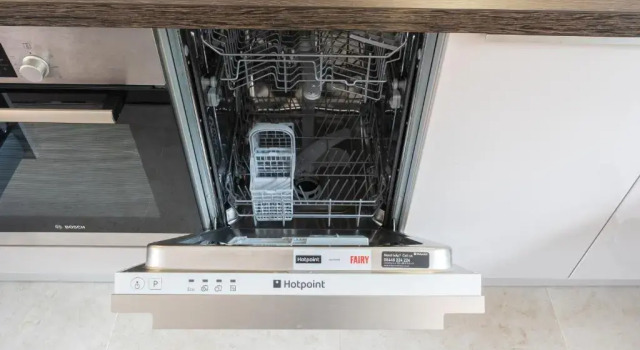 Апартаменты Premiere City Centre Apartment with Gated Parking and Excellent Feedback, Big Double Bedroom, Balcony, Courtyard Garden, Ideal for Long Stays, WFH, Getaways and Ongoing Contracts