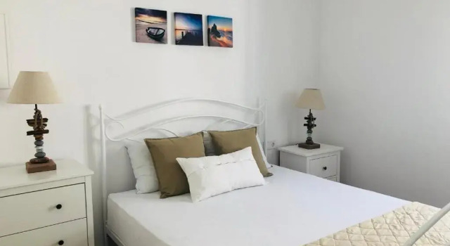 Stylish Home for 6 in Adamas, Prenota Hotel Adamas Milo