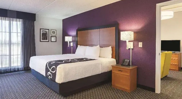 Люкс с 2 комнатами La Quinta by Wyndham Miami Airport East