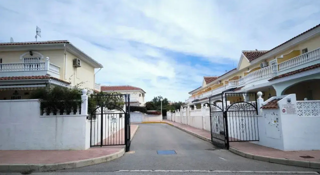 Quesada Holiday Bungalow, Забронировать Дом для отпуска Виллы Рохалес, Вилла