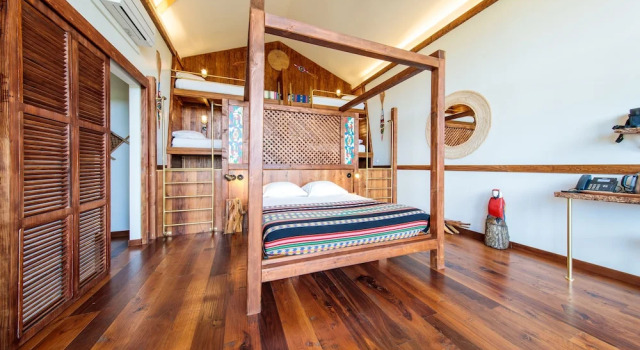 Les Lodges - Parrot World