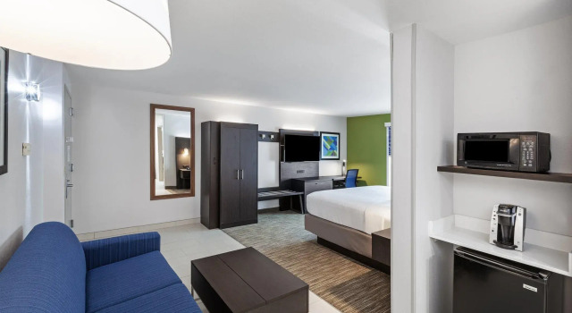 Двухместный люкс Holiday Inn Express & Suites Baton Rouge East by IHG