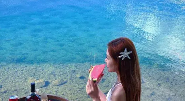 Lugu Lake white Horse light luxury lake view b&B, Prenota Bed & breakfast Hotel a Lijiang con parcheggio, Parcheggio