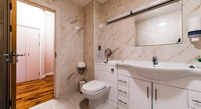 Люкс Baylis Park Hotel