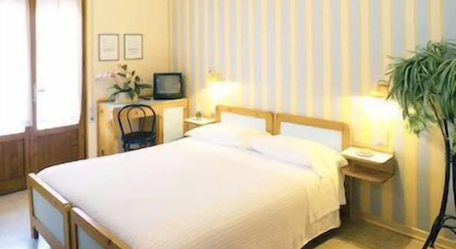 Трёхместный номер Standard с балконом Hotel Jolie