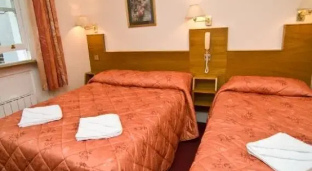 Трёхместный номер Alexandra Hotel