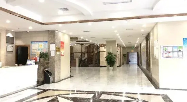 Donghu Hotel, Rezerwuj Hotel Qingjiangpu Chiny