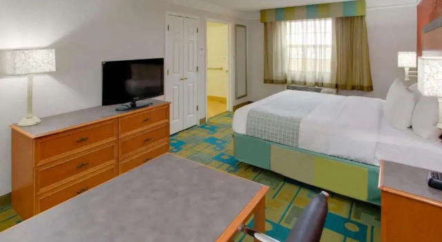 Номер Standard La Quinta Inn by Wyndham Pittsburgh Airport