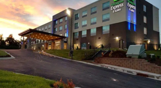 Люкс с 2 комнатами Holiday Inn Express & Suites - Charlotte NE - University Area by IHG