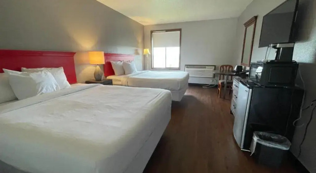 Четырёхместный номер Economy Sunnyside Inn and Suites