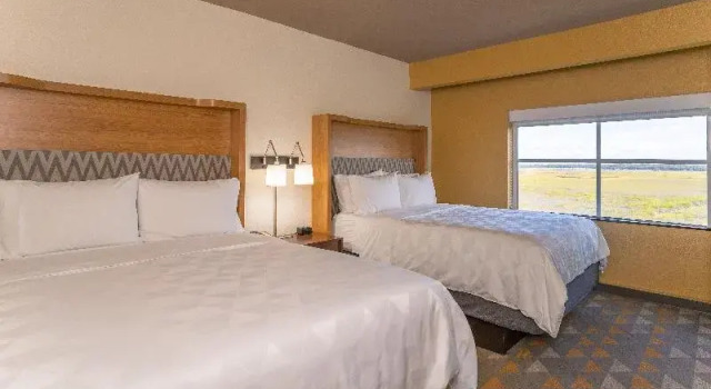 Люкс с видом на канал Holiday Inn Hotel & Suites Beaufort at Highway 21 by IHG