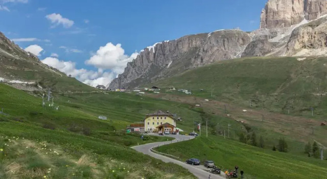 Albergo Ristoro Lezuo Pordoijoch, Book Hotel Livinallongo del Col di Lana Livinallongo del Col di Lana
