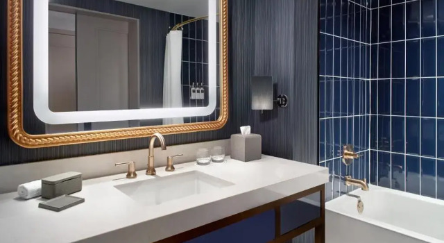 Четырёхместный номер Deluxe Omni Oklahoma City Hotel