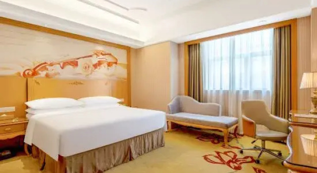 Люкс Business Vienna International Hotel