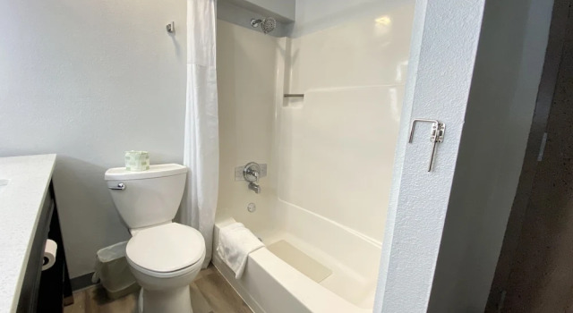 Четырёхместный номер Standard с балконом и с видом на горы SureStay Plus Hotel by Best Western Mammoth Lakes