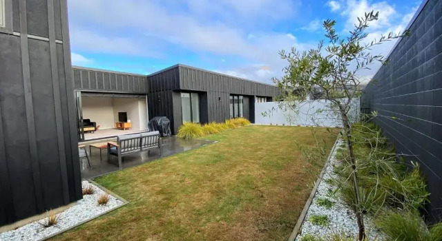 Modern Fully Fenced Stackbrae Holiday Home