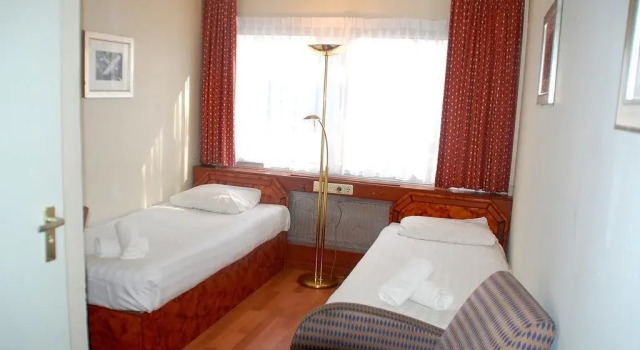 Budget Hostel Bargain Toko