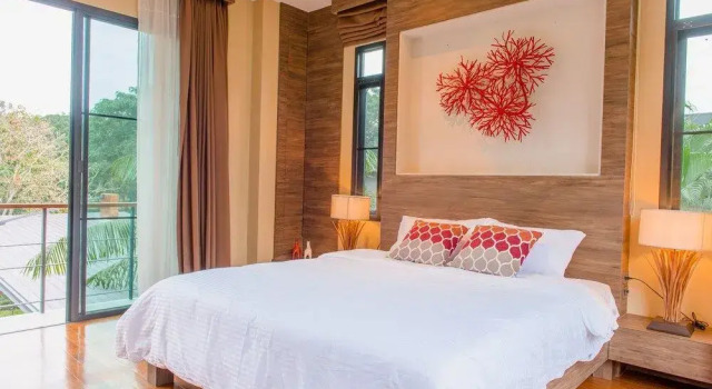 Moin Lakeside Pool Villa ChiangMai, Забронировать Вилла Отели Северного Таиланда с парковкой, Парковка