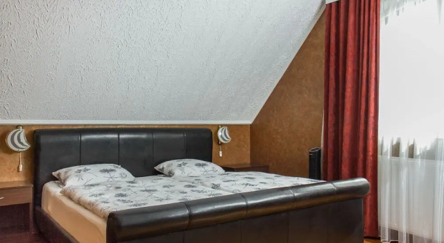 Villa Rosso Balatongy r k, Book Villa Hoteller i Western Transdanubia med parkering, Parkering