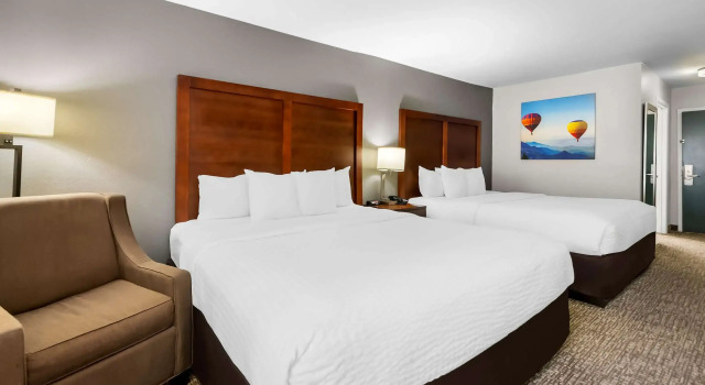 Четырёхместный номер Standard Clarion Pointe Apex - Holly Springs
