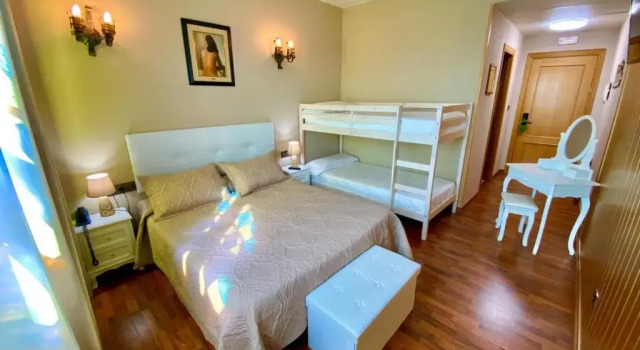Четырёхместный номер Standard Hotel Castillo Bonavía