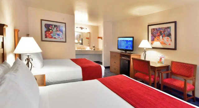 Четырёхместный номер Standard Lamplighter Inn & Suites at SDSU