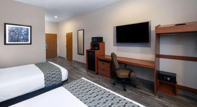 Четырёхместный номер Standard Microtel Inn & Suites by Wyndham Tracy