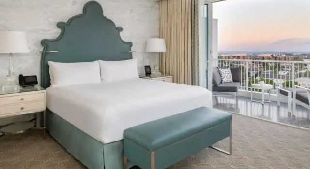 Двухместный люкс Mobility/Hearing Access Roll In Shower Executive The Beverly Hilton