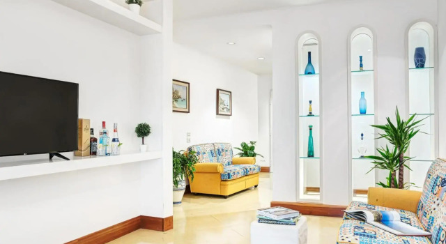 El Royale Suites Sorrento