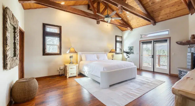 Fox Whisper Lodge by Avantstay 10mins to Slopes, Забронировать Отель Отели Биг-Бэр-Лейк 3 звезды, рядом с Pine Knot Ranger Station (historical), 3*