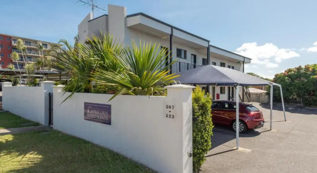 Студия Gladstone Capricorn Apartments